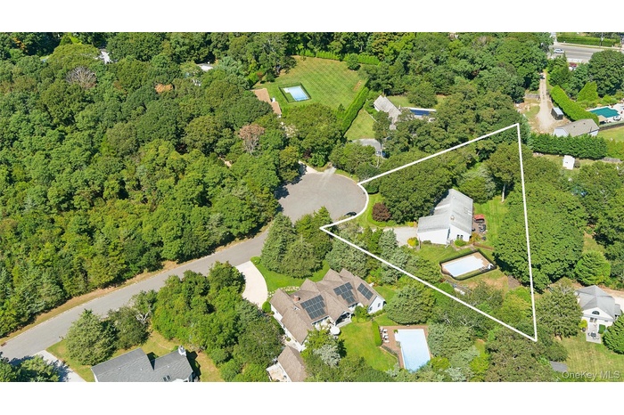 6 Wintergreen Lane, Westhampton