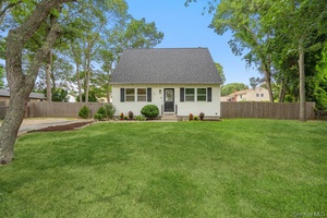 Welcome to this newly renovated 5 bedroom 2 full bathroom home offering a sunny living space.