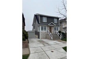 Newly Renovated 4Br 2Bth Colonial Designed For a Large Family.