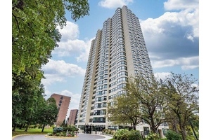 Welcome to the over 1226 sq ft corner condo unit with 2 Bedroom Plus Solarium, updated new kitchen 2024, new dishwasher, microwave, washer, electric panel and fresh paint.
