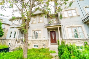 Spacious townhouse in the heart of Richmond Hill, updated home with finished basement.
