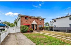 Welcome to this semi attached 3 bedroom, 2.