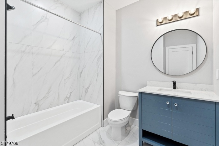 Master Bedroom Full Bath
