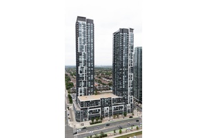 Live in the heart of Mississauga !