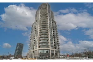 Discover a spacious 2 bedroom, 2 bathroom condo in downtown Brampton, just steps from Peel Memorial Hospital.