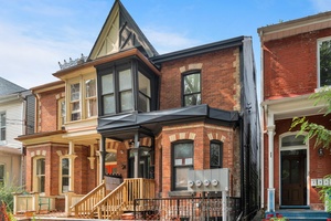 Be the first to live in this stunning, newly built multiplex Second level in a newly renovated Victorian Brownstone.