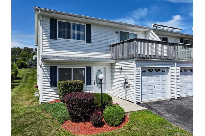 Welcome to this end unit Townhome!