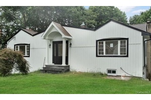 Welcome to your dream home in the heart of Melville !