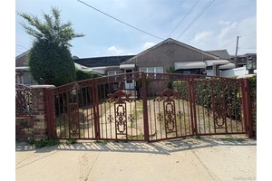 Charming 3 bedroom, 1 bathroom single family home at 3485 Mickle Avenue, Bronx, NY 10469.