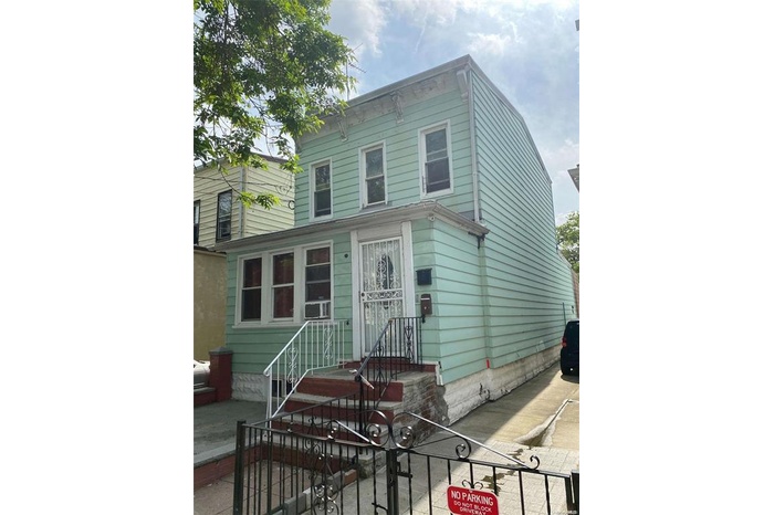 View of italianate-style house