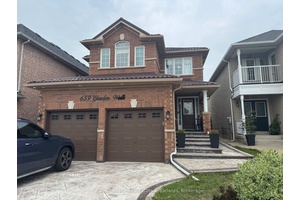 Beautiful Upper Floor Home For Lease In Sought After Meadowvale Village !