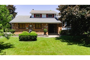 3 4 ACRE LOT WITH POOL Welcome to 1061 Henry St.