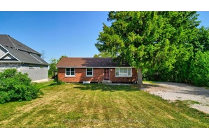 Welcome to your private retreat just seconds from city conveniences !