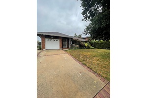 Welcome to your dream home in the highly sought after Baldwin Oaks neighborhood of North Baldwin !
