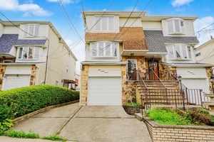 Welcome to 127 Keating Place a spacious semi attached home nestled in the heart of Heartland Village.