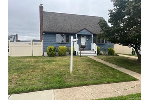 GREAT LOCATION WITH CURBSIDE APPEAL.
