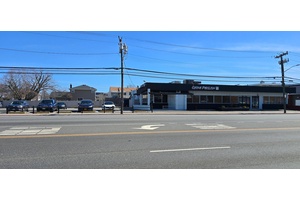 7, 000 sq ft commercial building with private parking lot.