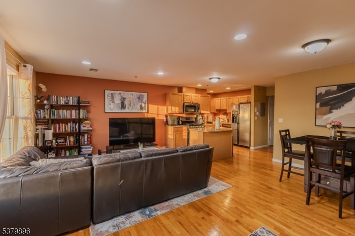 Living room/dining room