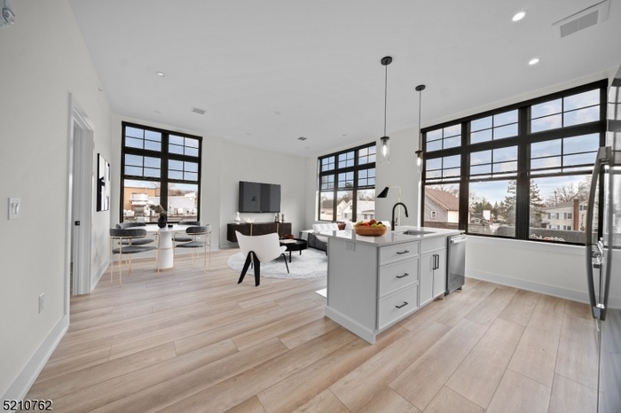 Living/Kitchen