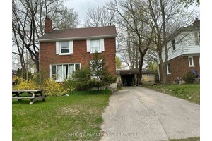 A beautiful, well maintained detached home is available for rent near the university area.