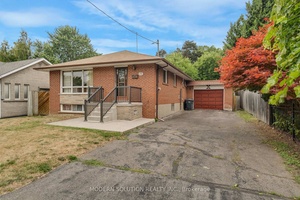 Fantastic opportunity in prestigious Mineola !