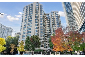 Experience urban living in the heart of downtown Toronto in this tastefully furnished 1 bedroom condo at 25 Maitland Street, nestled in the vibrant Church Yonge Corridor.