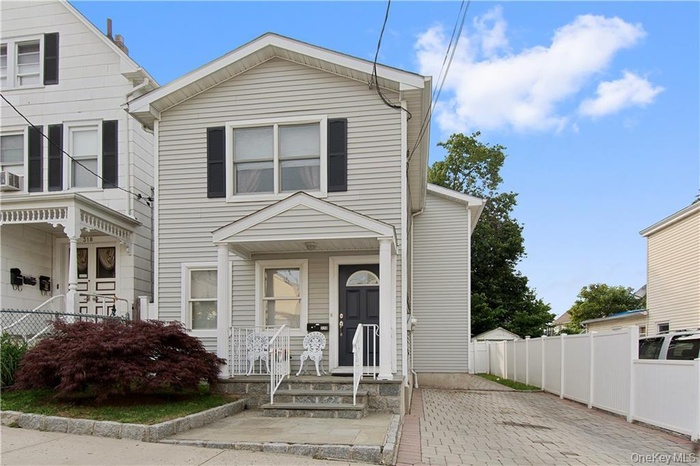 View of traditional-style house