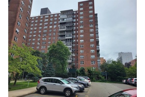 Welcome to Carlyle Tower's B Large two bedroom bathroom unit 1, 000 Sqft with eastern exposure and a balcony.