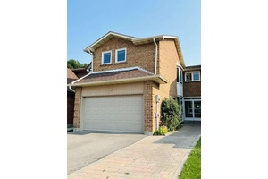 Beautifully furnished 4 bedroom, 4 bathroom home in the heart of Thornhills most desirable area.