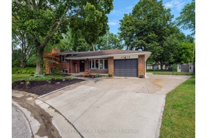 Spacious 4 level side split with approximately 2000 sq ft of finished living space, sitting on 1 3 acre in one of LaSalle's most desirable neighbourhoods !