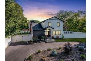 Exquisite Newly Renovated Colonial in Dix Hills Commack School District Experience unparalleled luxury in this stunning, fully renovated colonial located in the highly sought after Commack School District.