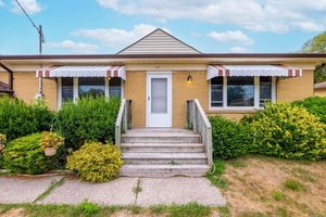 Handyman Special. House Is Geared For A Complete Remodel Or Teardown.