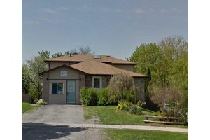 Female or Male, Looking for a Clean Senior to collaboratively live with 5 other Seniors.