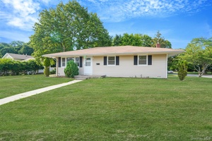 Charming 3 Bedroom Ranch in Port Jefferson Station Comsewogue School District !
