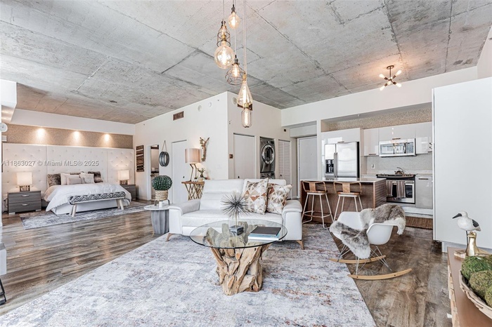 Modern open kitchen with stainless steel appliances, sleek cabinetry, and quartz countertops – perfect for Downtown Miami living.