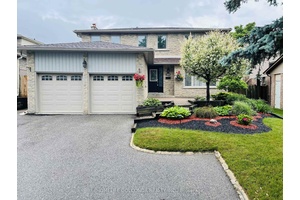Beautiful And Spacious 4 Bedroom Detached House In A Great Location In Newmarket.