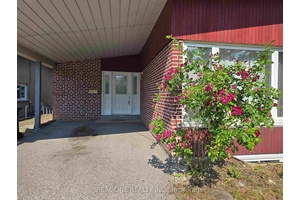 Spacious Backsplit 4 Level 4 Bedrooms Well Maintained Over Sized House In Bayview Village, Newly updating incl newer Bathrooms, newer kitchen, Hardwood Floor throughout, new roof.