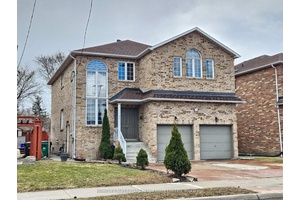 Well Cared For Family Home !