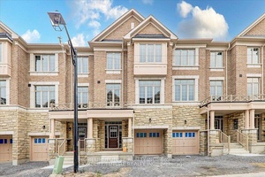Spacious 4 Bedroom Townhouse Backing To Ravine Lot Overlooking Pond, Super Bright With 9 Ft Ceiling And Large Windows, Open Concept, Hardwood Floor, Perfect For Entertaining.