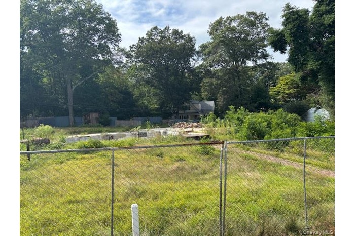 View of yard featuring view of wooded area
