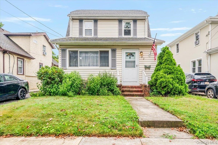 View of front facade with a front yard