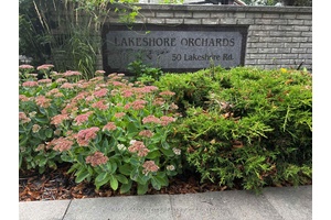 North end townhome located in a desirable, quiet complex known as Lakeshore Orchards.