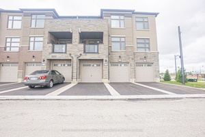 Beautiful and spacious 3 bedroom, 3 bathroom townhouse available for lease in a highly desirable Brampton community !