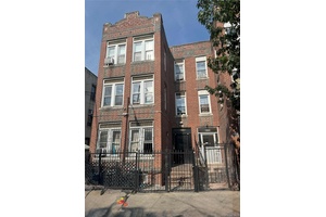 6 family 6 bedrooms 1st floor 2 bedroom including 2 apt with 1 bedroom each separate apt 2nd Fl floor 4 bedrooms including 2 apt with 2bedrooms each separate apt.