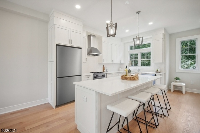 Eat-in Kitchen