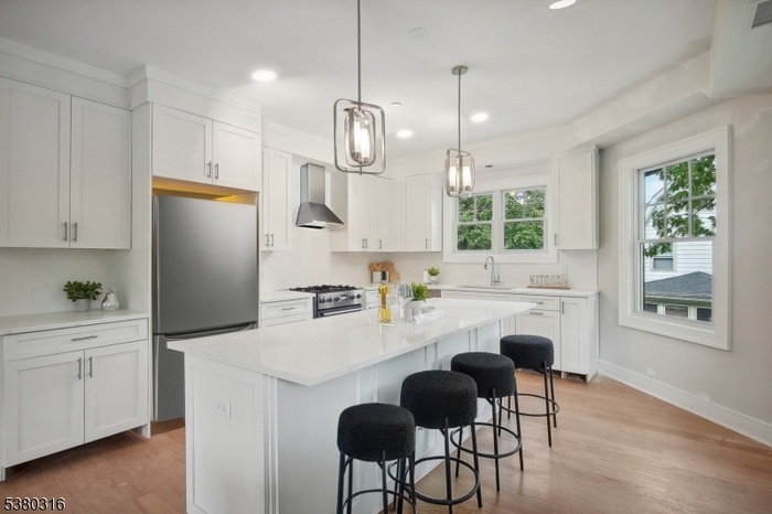Eat-in Kitchen