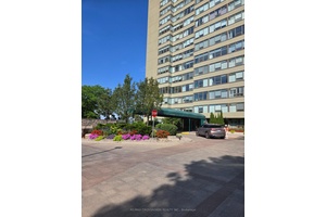 Excellent Location ! Luxury Tr9del Condo in the High Demand North York Area.