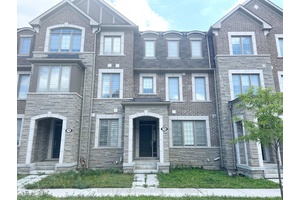Prime Location ! 3 Bedrooms Townhouse.
