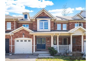 Beautifully maintained 1348 SQFT.