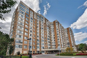 Upgraded corner suite with stunning views of Lake Ontario and the golf course, offering one of the best layouts in the building.